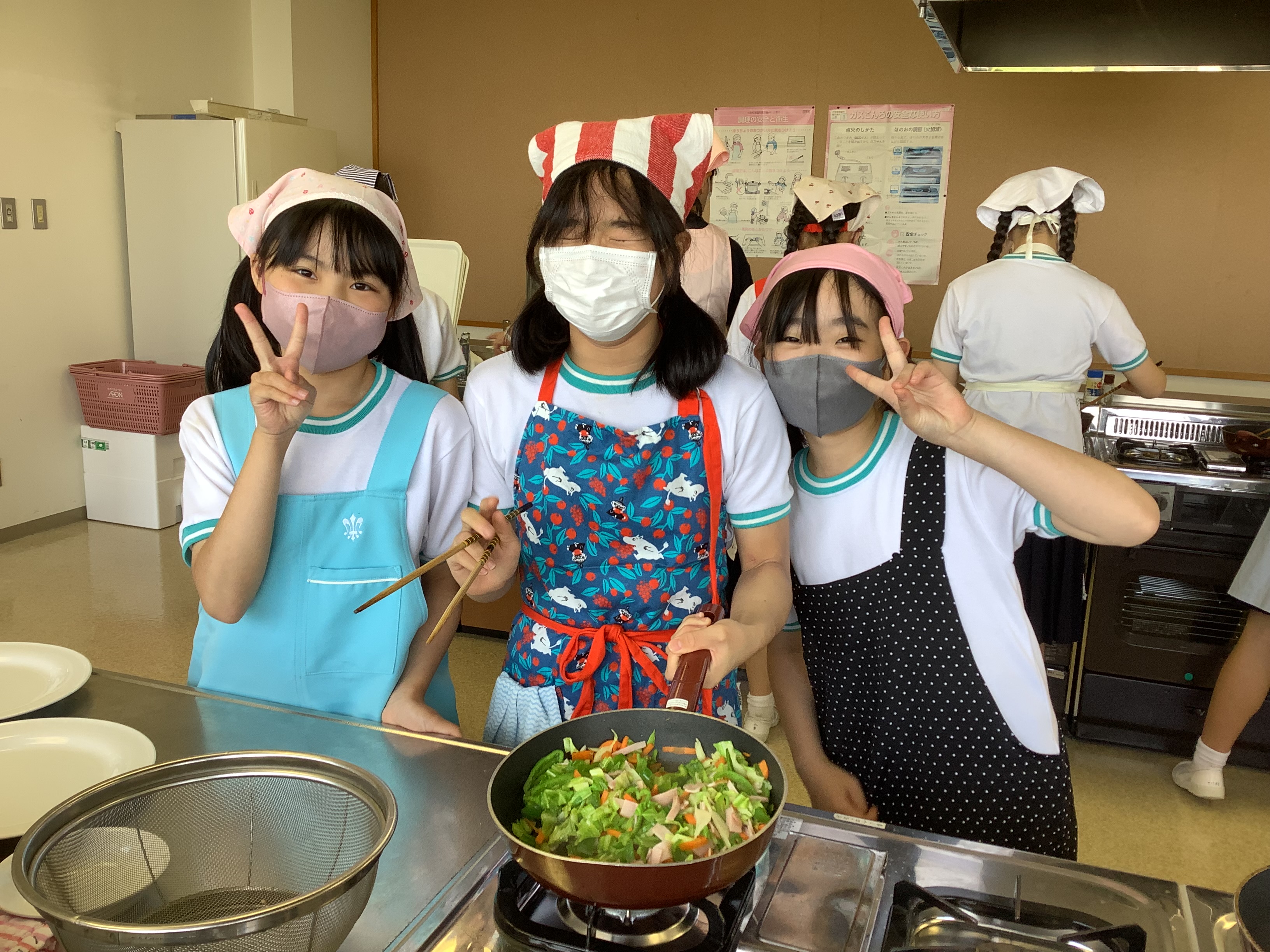 今週は、6年生も調理実習！ の投稿