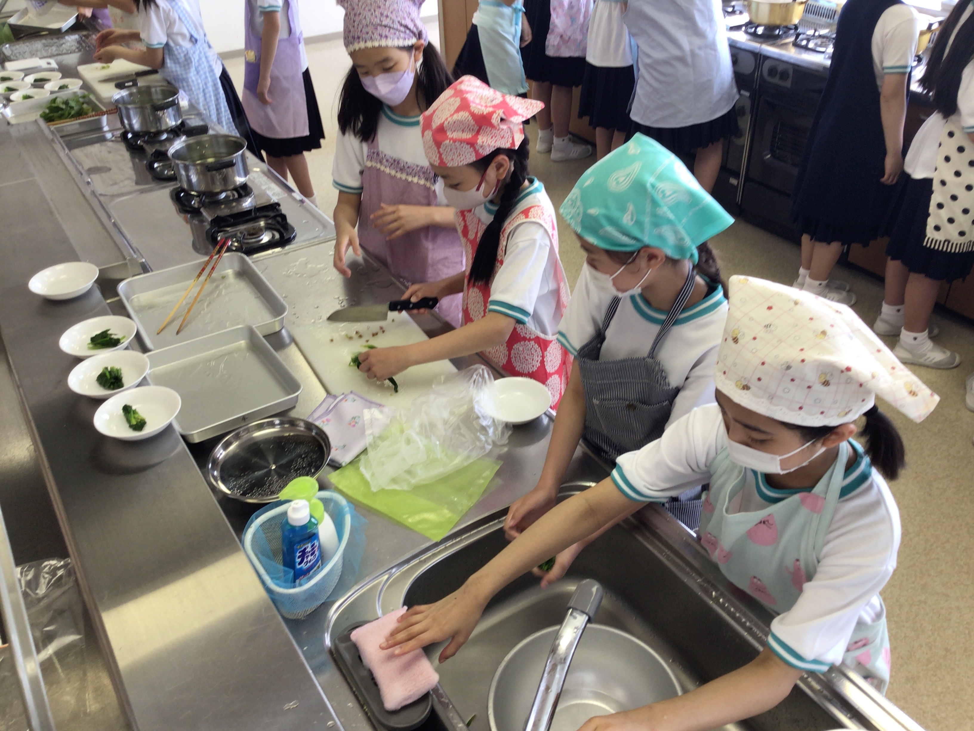 本日、５年生のもう一クラスで調理実習 の投稿